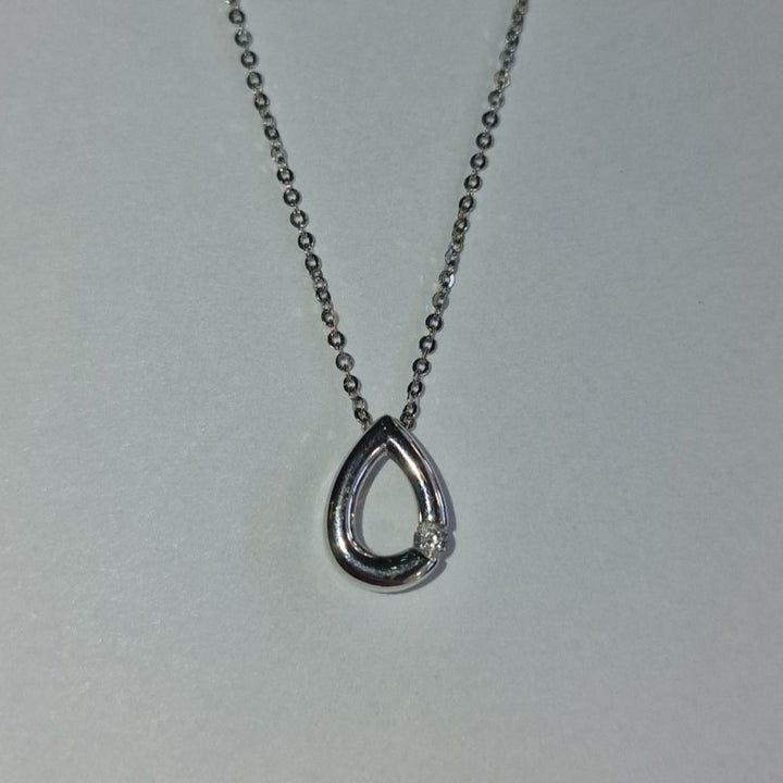 18ct White Gold Pendant and Chain